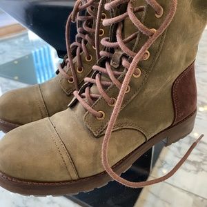UGG boots size 7 1/2.